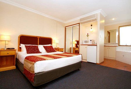 Asters On James Motor Inn - Accommodation 4U 1