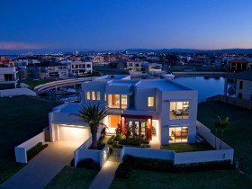 Coombabah QLD Accommodation 4U