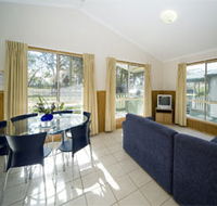 Swan Lake Holiday Park - Accommodation 4U