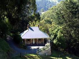 Bishops Adelaide Hills - The Waterfalls - Accommodation 4U 1