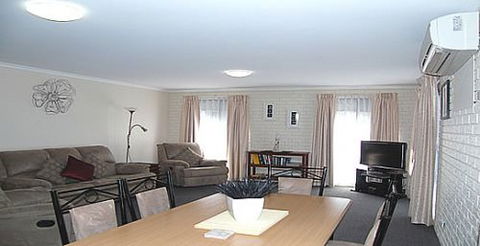 Crown Apartments - Accommodation 4U 3