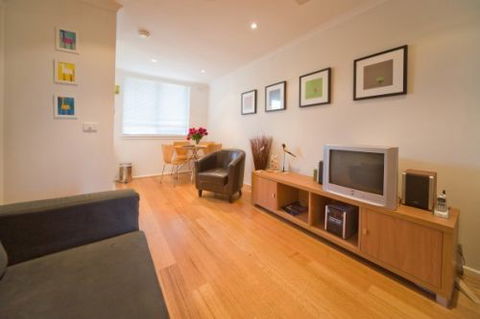 Ruby Inn - Stay Innercity - Accommodation 4U 3