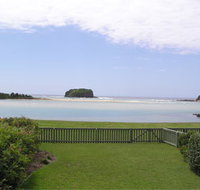 Waterfront Villa - Accommodation 4U