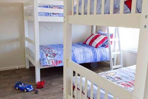 Coral Sands Luxury Beach House - Accommodation 4U 5