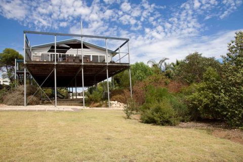 Coral Sands Luxury Beach House - Accommodation 4U 7