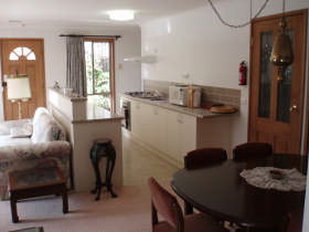 Adrienne's Place On Hill - Accommodation 4U 0