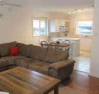 Rosebud Beach House on Kennington - Accommodation 4U