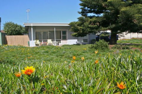 Beach Lovers Middleton - Accommodation 4U 0