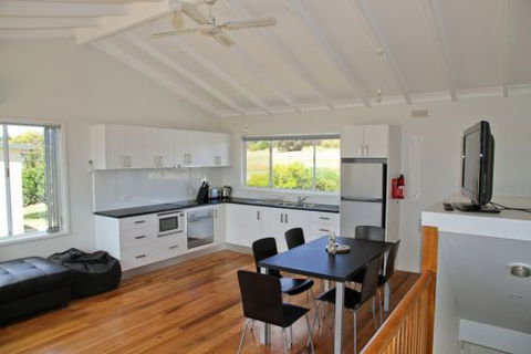 The Blue House Coles Bay - Accommodation 4U 1