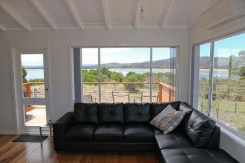 The Blue House Coles Bay - Accommodation 4U 3