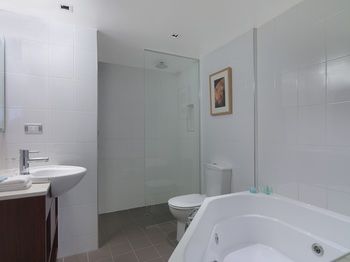 Amora Riverwalk Melbourne - Accommodation 4U 2