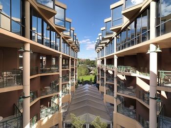 Amora Riverwalk Melbourne - Accommodation 4U 12