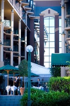 Amora Riverwalk Melbourne - Accommodation 4U 14