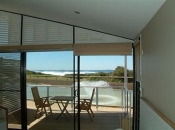 Caves Beachside Hotel - Accommodation 4U 1