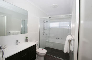 Caves Beachside Hotel - Accommodation 4U 5