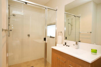 Caves Beachside Hotel - Accommodation 4U 9