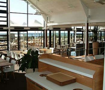 Caves Beachside Hotel - Accommodation 4U 11