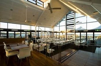 Caves Beachside Hotel - Accommodation 4U 12