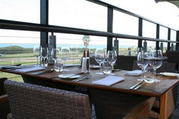 Caves Beachside Hotel - Accommodation 4U 13