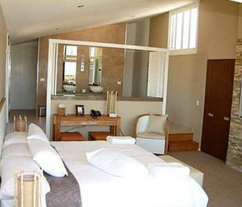Caves Beachside Hotel - Accommodation 4U 17