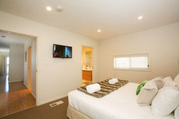 Caves Beachside Hotel - Accommodation 4U 18