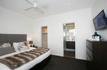 Caves Beachside Hotel - Accommodation 4U 19