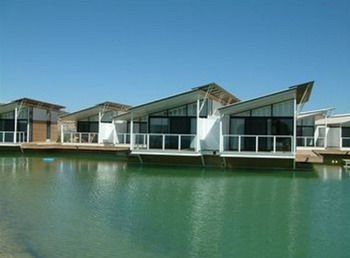 Caves Beachside Hotel - Accommodation 4U 21