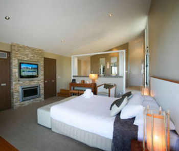 Caves Beachside Hotel - Accommodation 4U 23