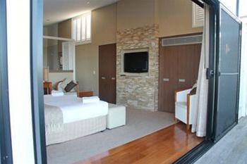 Caves Beachside Hotel - Accommodation 4U 27