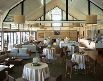 Caves Beachside Hotel - Accommodation 4U 32