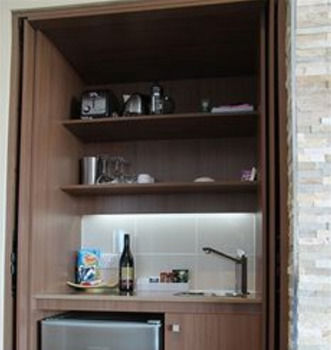 Caves Beachside Hotel - Accommodation 4U 34
