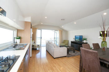 Caves Beachside Hotel - Accommodation 4U 35