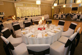 Caves Beachside Hotel - Accommodation 4U 41