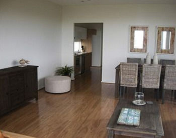 Caves Beachside Hotel - Accommodation 4U 44