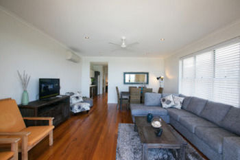 Caves Beachside Hotel - Accommodation 4U 46