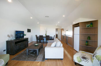 Caves Beachside Hotel - Accommodation 4U 47