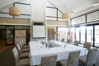 Caves Beachside Hotel - Accommodation 4U 49