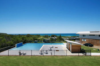 Caves Beachside Hotel - Accommodation 4U 53