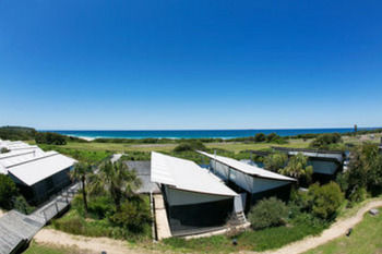 Caves Beachside Hotel - Accommodation 4U 54
