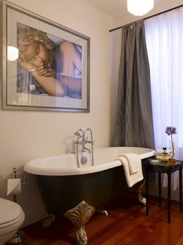 Andre's Mews Luxury Serviced Apartments - Accommodation 4U 3