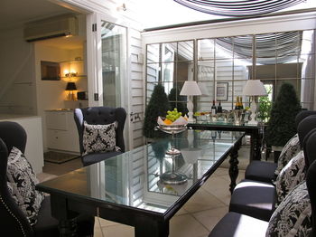 Andre's Mews Luxury Serviced Apartments - Accommodation 4U 4