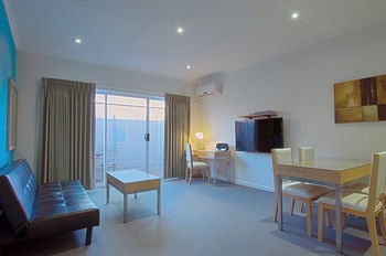 Buckingham International Serviced Apartments - Accommodation 4U 7