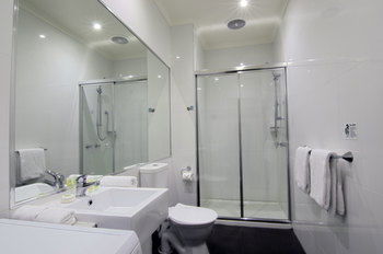 Buckingham International Serviced Apartments - Accommodation 4U 9