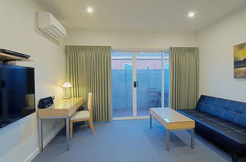 Buckingham International Serviced Apartments - Accommodation 4U 17