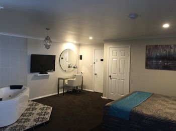 Cattleman's Country Motor Inn & Serviced Apartments - Accommodation 4U 0