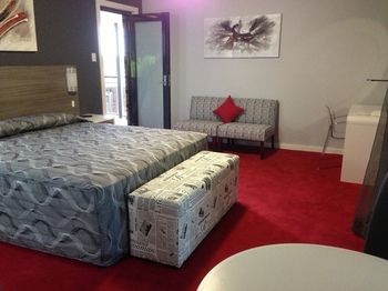 Cattleman's Country Motor Inn & Serviced Apartments - Accommodation 4U 1