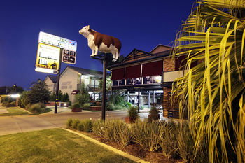 Cattleman's Country Motor Inn & Serviced Apartments - Accommodation 4U 17