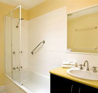 Beach Breakers Resort - Accommodation 4U