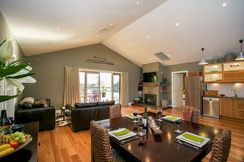Lilies Luxury Retreats - Accommodation 4U 32