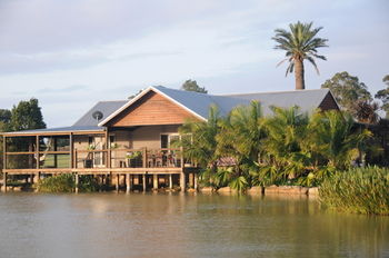 Lilies Luxury Retreats - Accommodation 4U 39